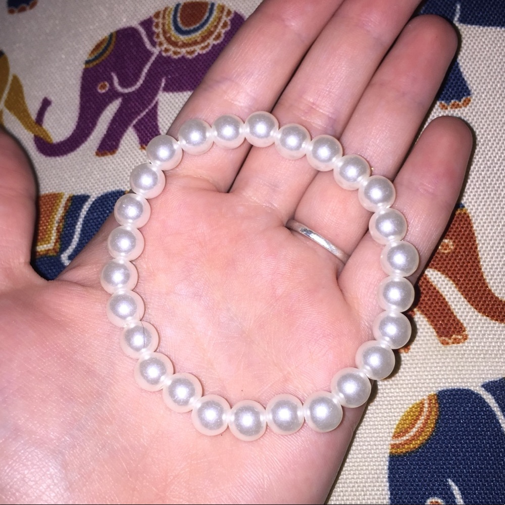 Stretchy Pearl Bracelet